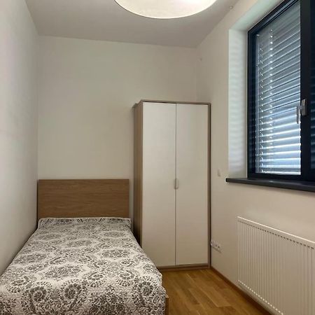 Apartman Holesovice,Balkon,Garaz プラハ エクステリア 写真
