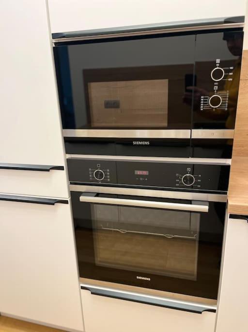 Apartman Holesovice,Balkon,Garaz プラハ エクステリア 写真
