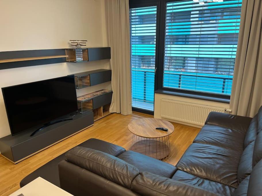 Apartman Holesovice,Balkon,Garaz プラハ エクステリア 写真