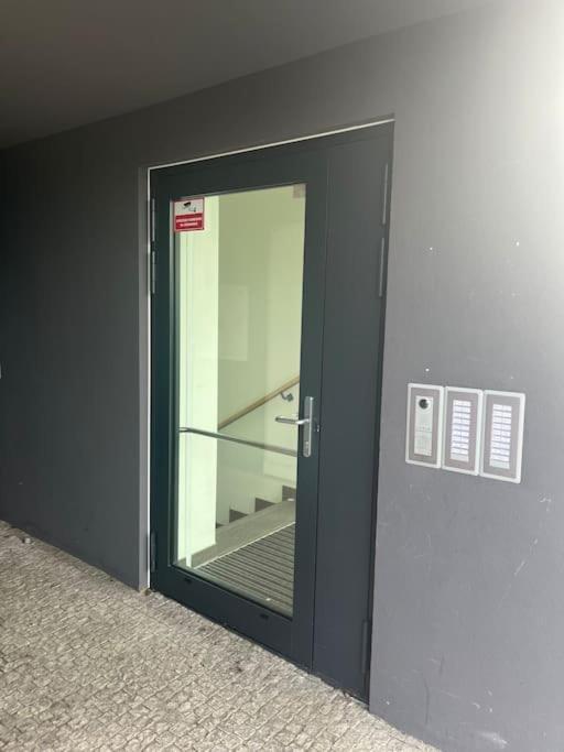 Apartman Holesovice,Balkon,Garaz プラハ エクステリア 写真