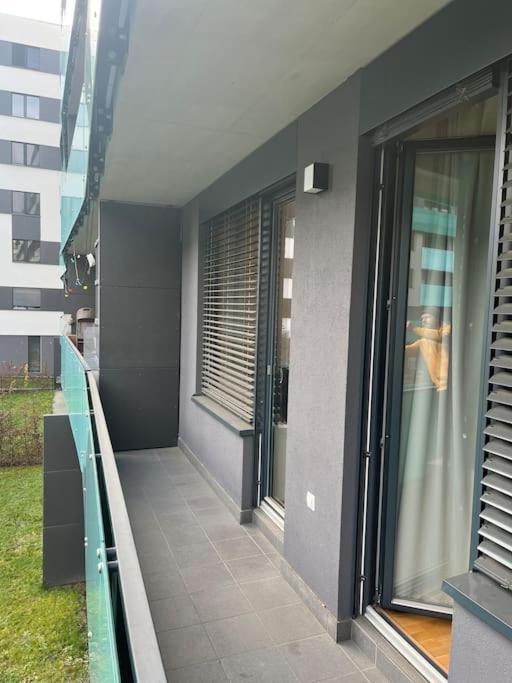 Apartman Holesovice,Balkon,Garaz プラハ エクステリア 写真