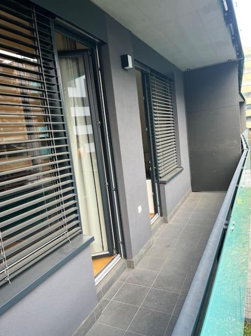 Apartman Holesovice,Balkon,Garaz プラハ エクステリア 写真